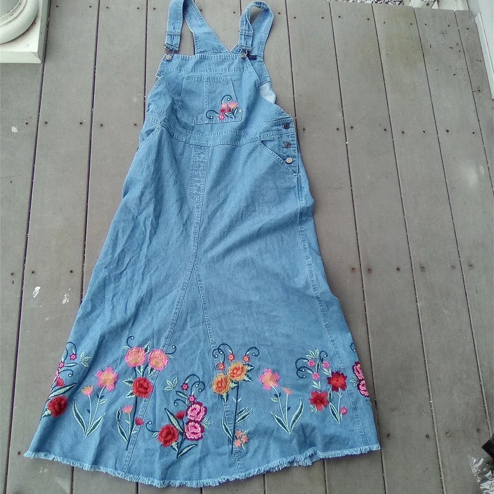 THE PYRAMID COLLECTION DRESS SIZE SMALL Floral Embroidered Denim Overall Dress - Picture 4 of 10